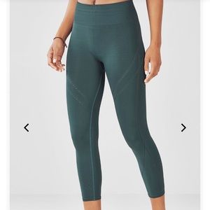 NWT Fabletics High Waisted Capri Leggings